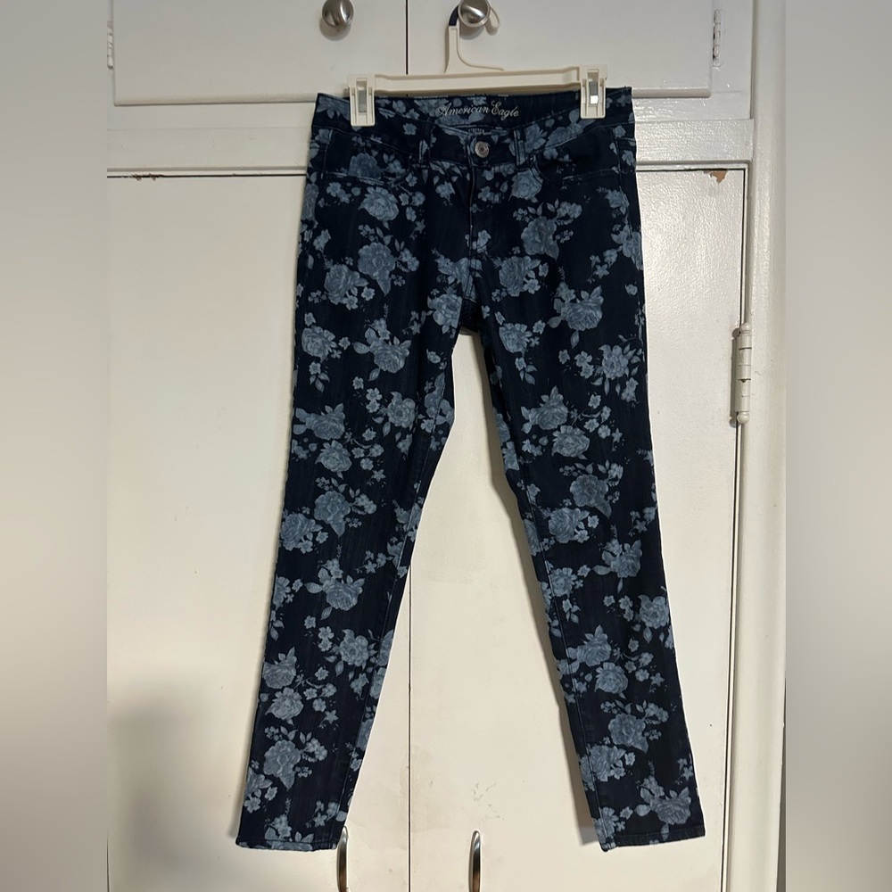 American Eagle Floral Skinny Jeans Size 6 | Dark Wash Stretch